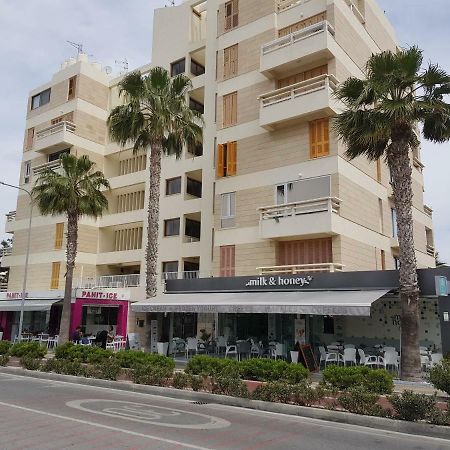 Haig'S Dream Flat On The Beach ラルナカ エクステリア 写真