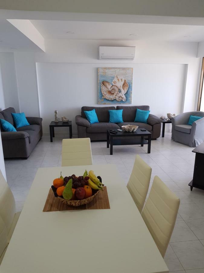 Haig'S Dream Flat On The Beach ラルナカ エクステリア 写真