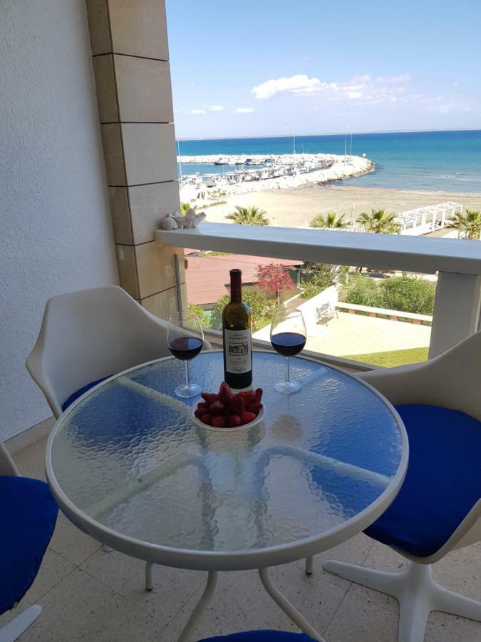 Haig'S Dream Flat On The Beach ラルナカ エクステリア 写真