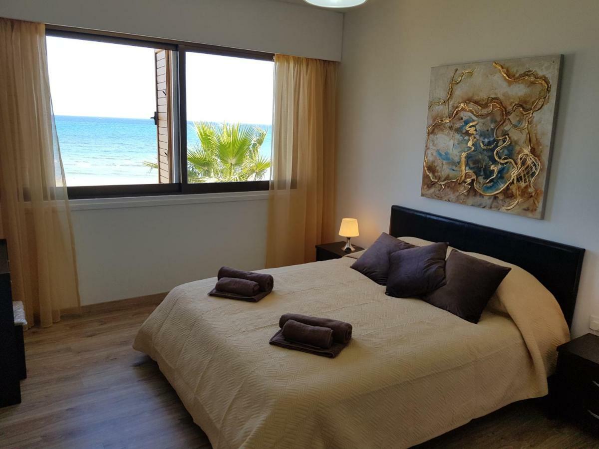 Haig'S Dream Flat On The Beach ラルナカ エクステリア 写真