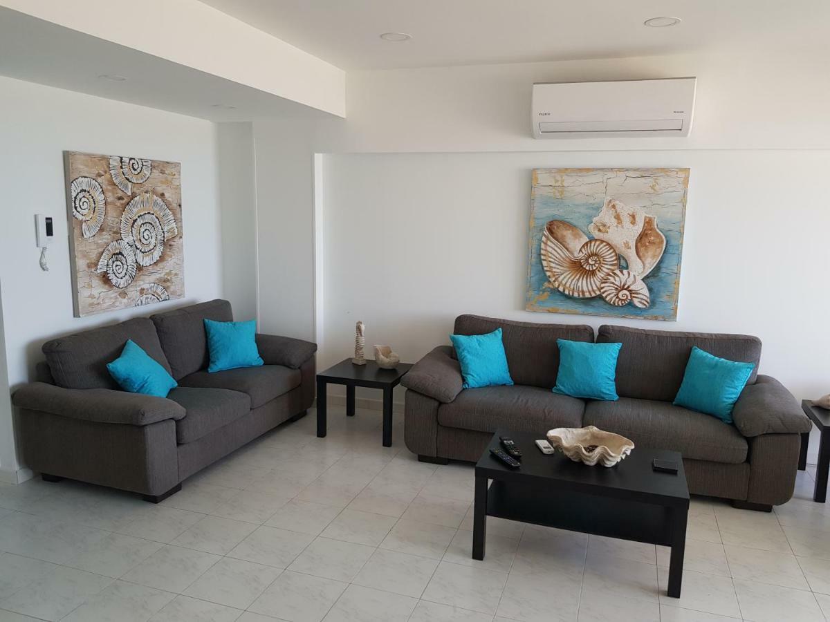 Haig'S Dream Flat On The Beach ラルナカ エクステリア 写真