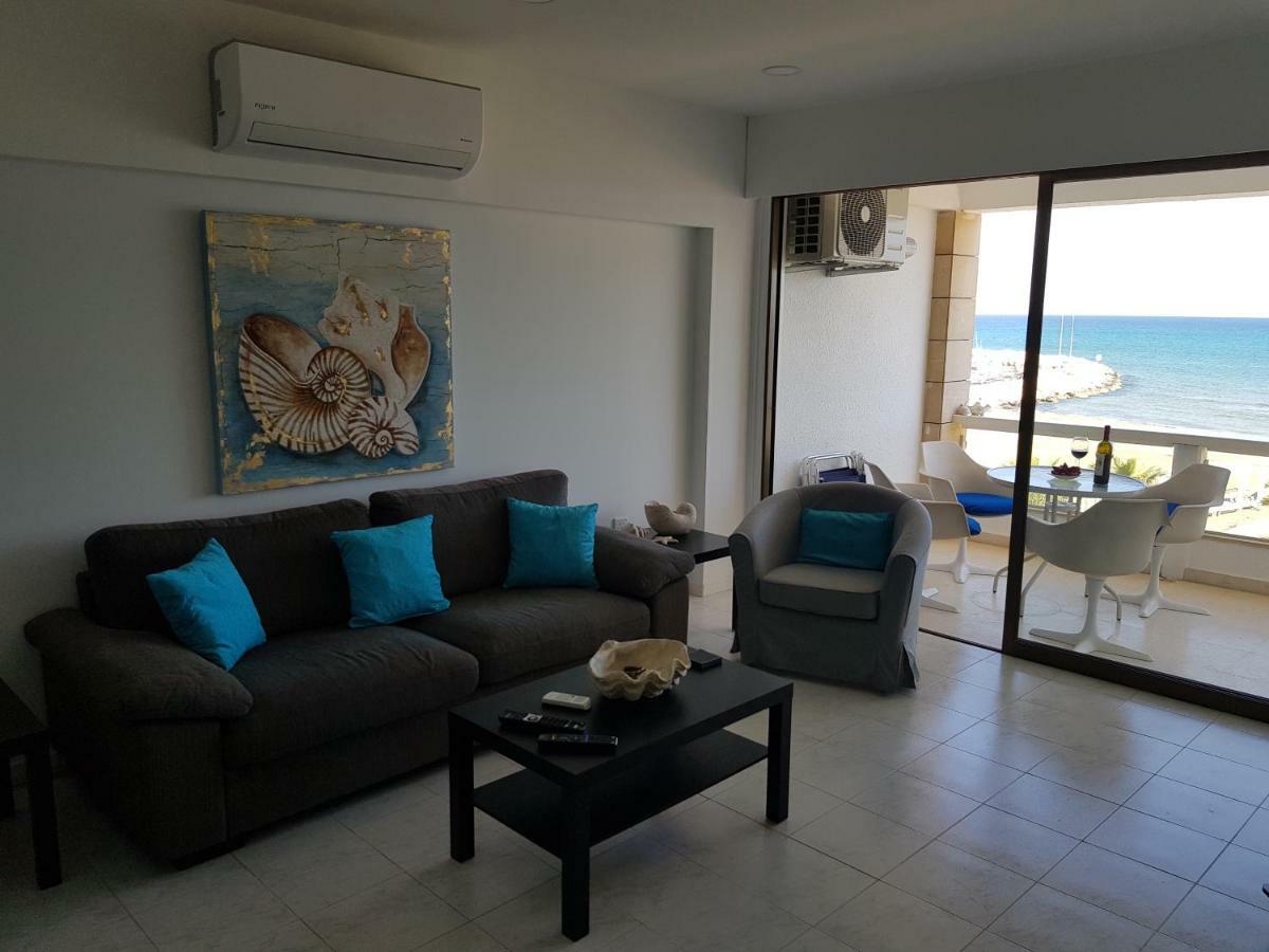 Haig'S Dream Flat On The Beach ラルナカ エクステリア 写真