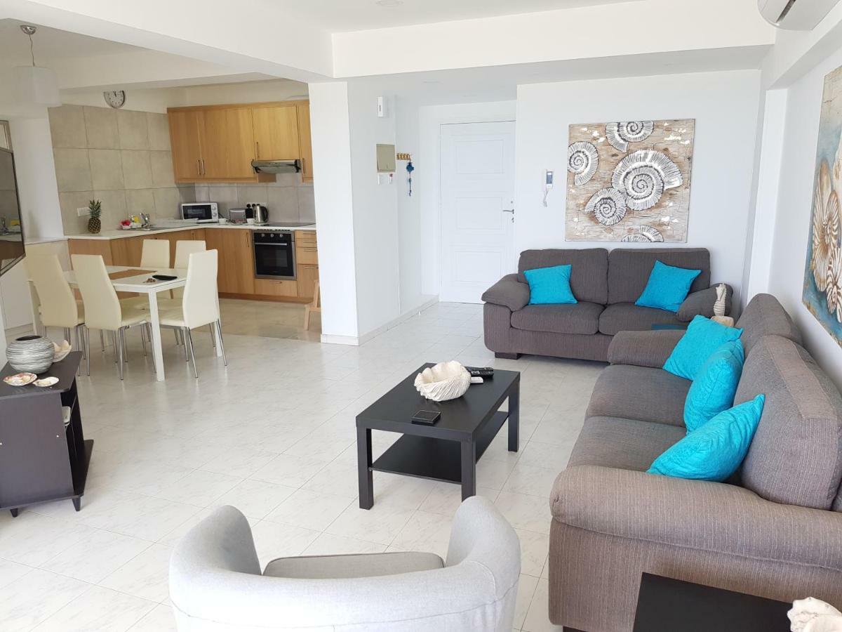 Haig'S Dream Flat On The Beach ラルナカ エクステリア 写真