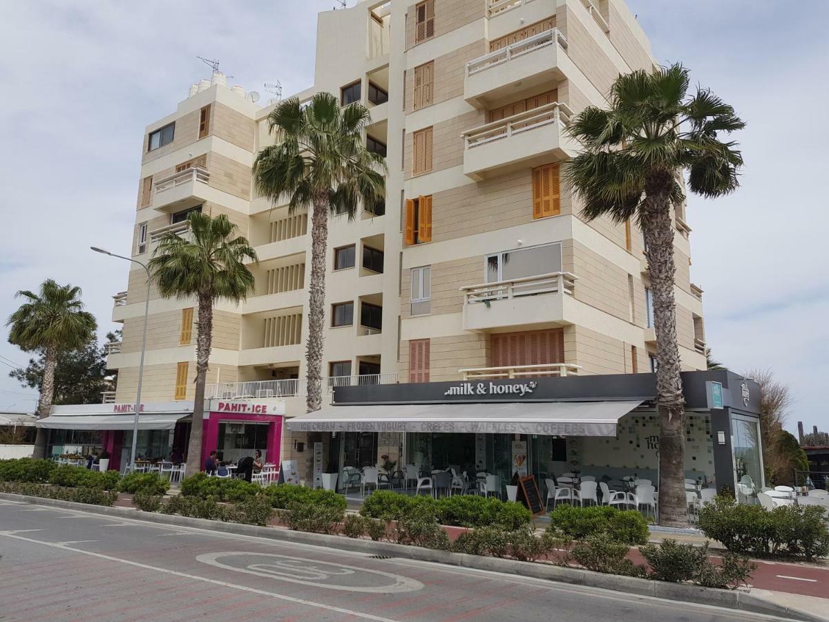 Haig'S Dream Flat On The Beach ラルナカ エクステリア 写真