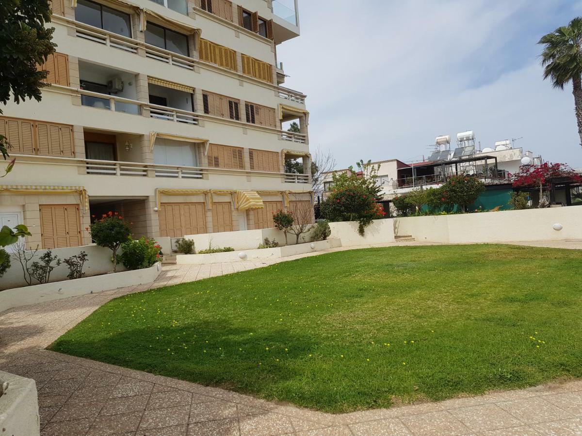 Haig'S Dream Flat On The Beach ラルナカ エクステリア 写真